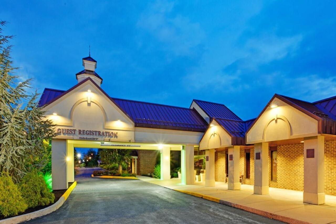 Отель Wyndham Garden Йорк Экстерьер фото