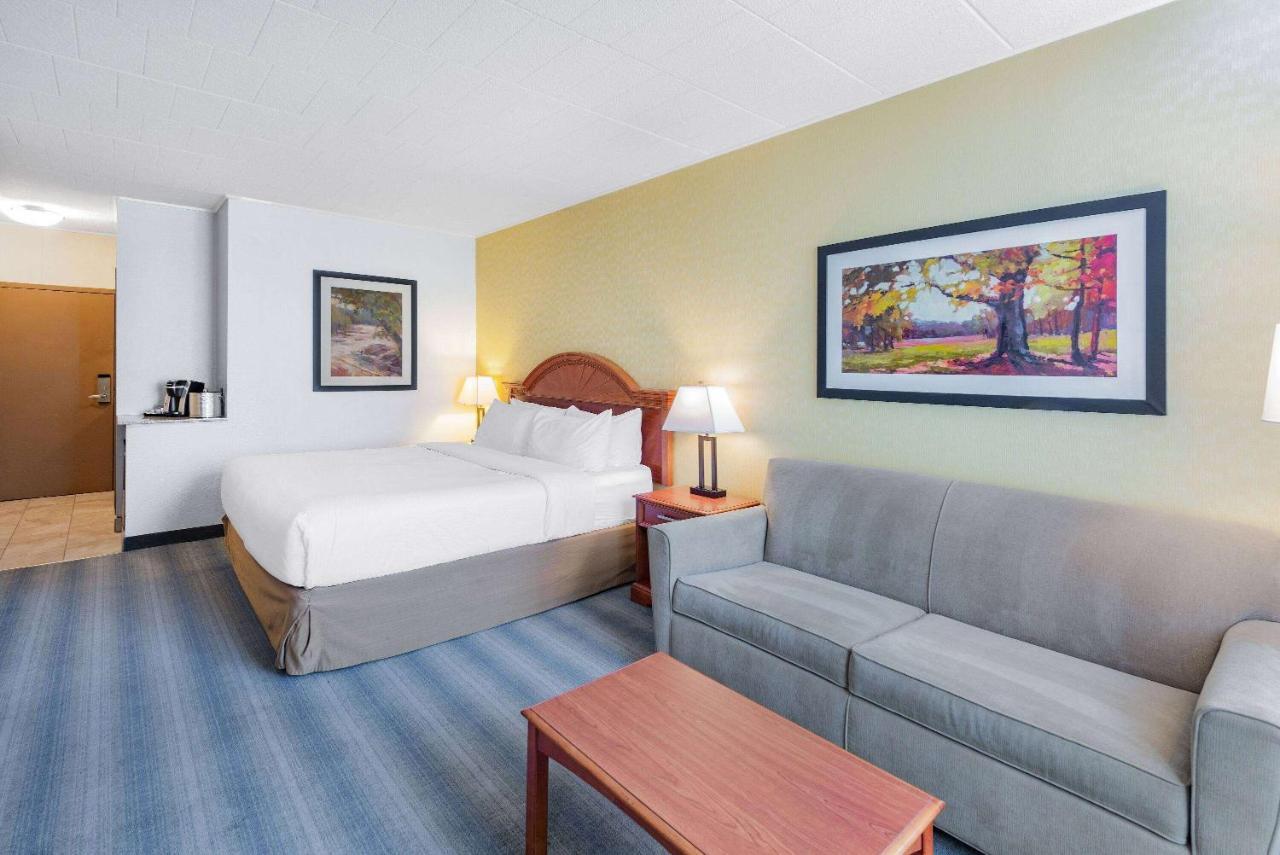 Отель Wyndham Garden Йорк Экстерьер фото